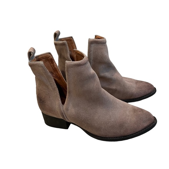 Jeffrey Campbell Muskrat Cut Out Slip on Bootie, Sz 7 - Picture 4 of 16